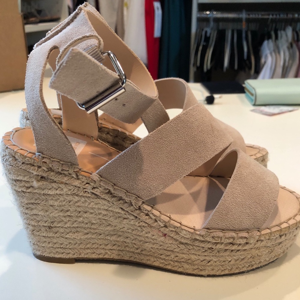 Dolce Vita Shayla Wedge Sandal Beige Size 6
